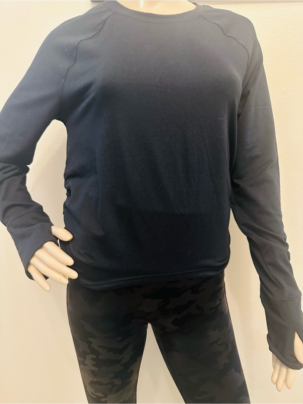 OFFLINE by Aerie Black Ruched Side Long Sleeve Shirt W/ Thumbholes Large